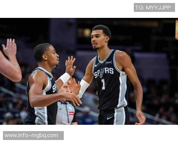 马刺公牛终结连胜纪录绿军四连胜领跑联盟勇士快船篮网紧随其后